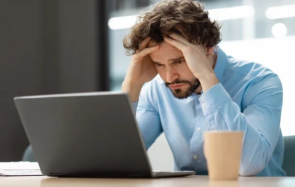 "Windows" əməliyyat sistemində səhv kompüterlərin dayanmadan yenilənməsinə səbəb olub