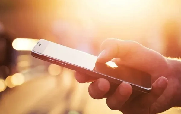 İsti hava telefonunuzu sıradan çıxara bilər: Diqqət etməli olduğunuz dörd əlamət