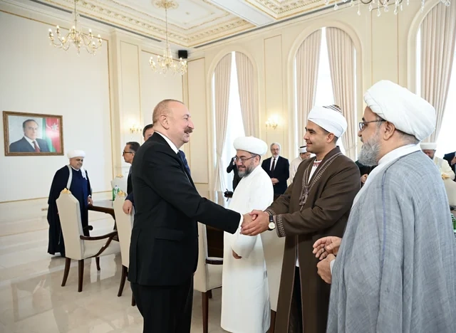 İlham Əliyev Bakıda keçirilən beynəlxalq konfransların iştirakçılarını qəbul edib - FOTO
