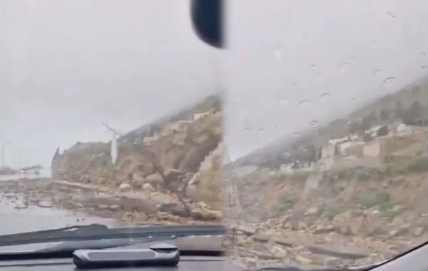 İntensiv yağışların fəsadı: Bibiheybət yolunda uçqun - VİDEO