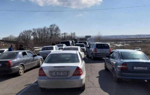 Ermənistanda fermerlər İrana gedən yolu bağlayıblar