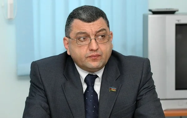 İlham Əliyev Rauf Əliyevi təltif etdi