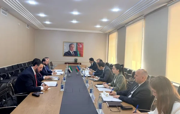 Bakıda tarixi görüş: Azərbaycan və Suriya arasında ilk konsulluq məsləhətləşmələri keçirilib