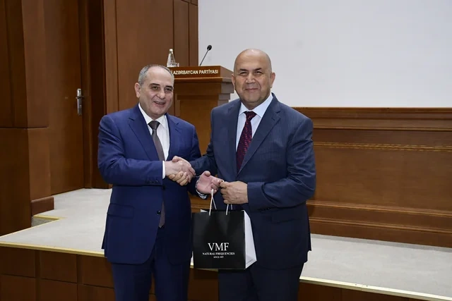 YAP-da NÖVBƏTİ İCLAS: Bir neçə rayon təşkilatının sədri dəyişdi - FOTO