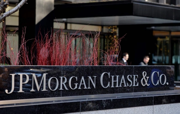 Tramp "JPMorgan" bankına qarşı beş milyard dollarlıq iddia qaldırıb