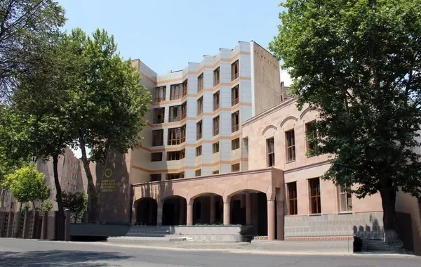 Ermənistanda seçki saxtakarlığı: Rusiyalı milyarderin partiya üzvləri rüşvətə görə saxlanıldılar