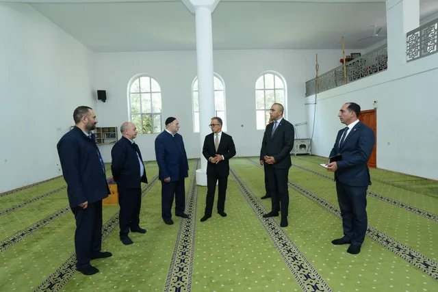 Ramin Məmmədov Biləsuvarda iki məscidi ziyarət edib - FOTO