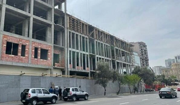 Ev tikmək istəyənlərə şad xəbər: Tikinti materialları ucuzlaşdı