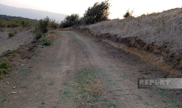 Cəlilabadda yol tikintisi zamanı minilliklər əvvələ aid saxsı qablar tapıldı - FOTO