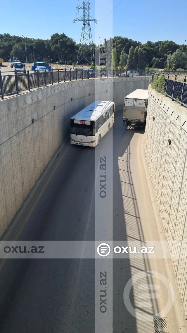 Zabratda sərnişin avtobusu yük maşını ilə toqquşub - FOTO