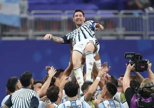İki ulduzun fərqli taleyi: Messi milliyə vida etdi, Ronaldunun 7 nömrəli forması isə əlindən alındı - Foto