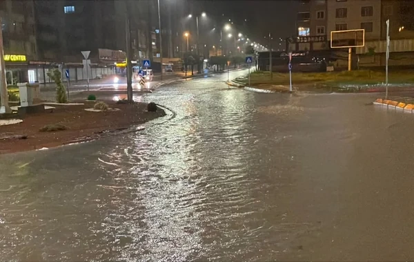 Kayseridə leysan xarakterli yağışlar həyatı iflic etdi - VİDEO - FOTO