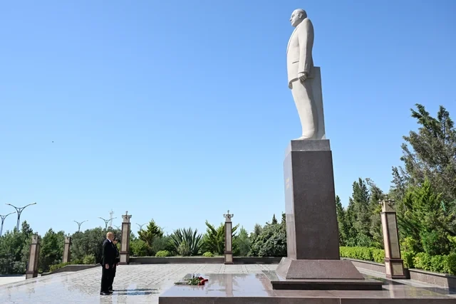 Prezident İlham Əliyev Hərbi Dəniz Qüvvələrində olub - FOTO