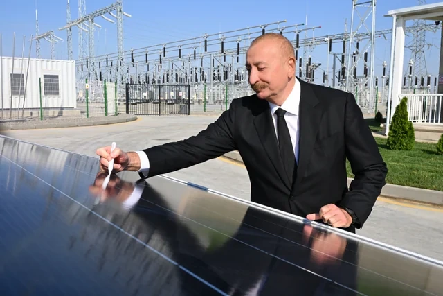 İlham Əliyev "Qobustan" Günəş Elektrik Stansiyasının açılışında iştirak edib - FOTO