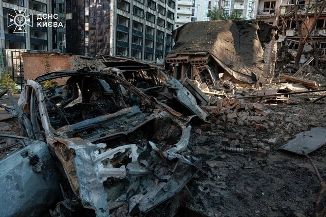 Kiyevə hava hücumu: 11 nəfər ölüb, 56 nəfər yaralanıb - FOTO - VİDEO
