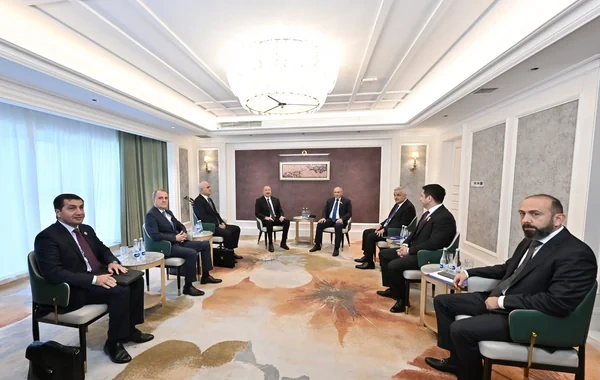 İlham Əliyevin sosial media hesablarında Bişkekdə Nikol Paşinyanla görüşünə dair paylaşım edilib - FOTO