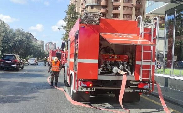Xırdalanda yaşayış binasında yanğın: xəsarət alan var? - Video