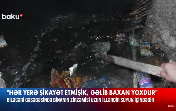 20 ildir suyun içində qalan binada dəhşətli durum: "İydən oturmaq olmur"