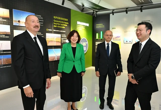İlham Əliyev "Qobustan" Günəş Elektrik Stansiyasının açılışında iştirak edib - FOTO