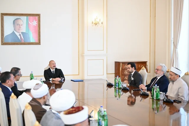 İlham Əliyev Bakıda keçirilən beynəlxalq konfransların iştirakçılarını qəbul edib - FOTO