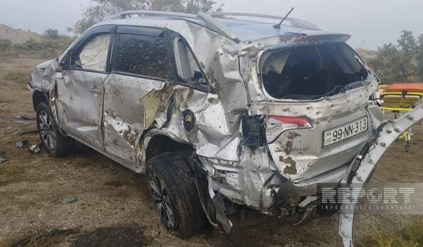 KİA piyadanı vurdu, yol kənarındakı VAZ-a çırpıldı... - Foto