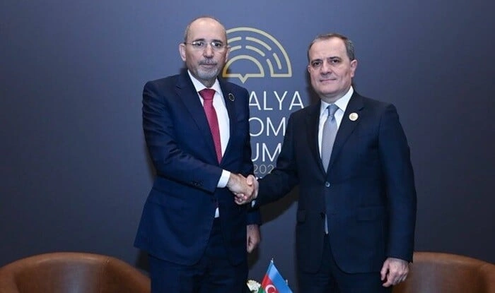 Bayramov İordaniyanın baş nazirinin müavini ilə görüşdü