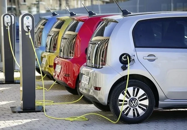 Şok statistika: Elektromobil bazarında geriləmə başladı - Ekspertlər səbəbləri açıqladılar - FOTO