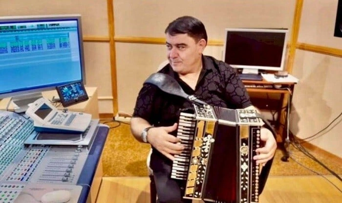 Erməni qarmonçu mahnılarımızı yenə oğurladı - Video