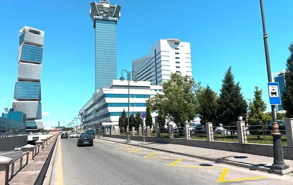 Altı tibb müəssisəsinin yanında minib-düşmə yerləri yaradılıb  - FOTO