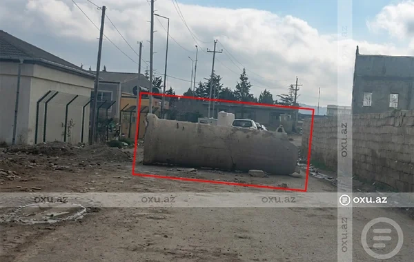 Masazırda yol BAĞLANIB: Beton maneə sürücülərə problem yaradır - VİDEO