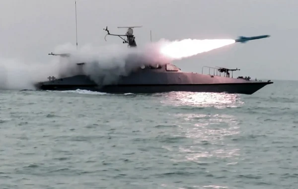 İran Hörmüz boğazında zenit raketini sınaqdan keçirib