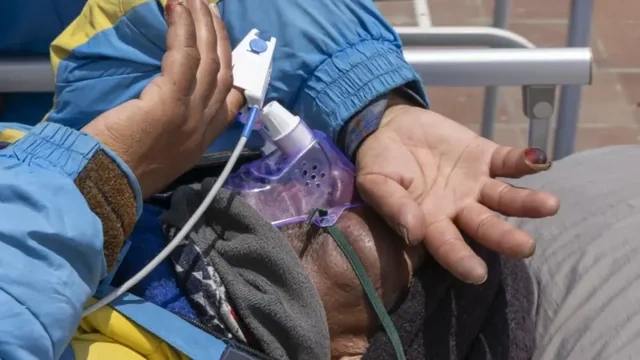 Everestdə möcüzə: Bələdçi su, qida və oksigen ehtiyatı olmadan altı gün keçirdi - FOTO