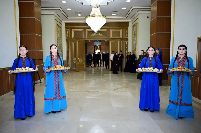 Türkmənistanda "Azərbaycan - obyektivdən tarixə" adlı sərgi təqdim olunub - FOTO