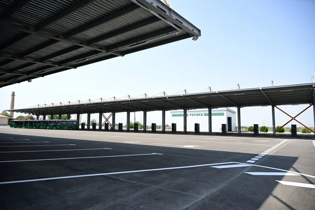Prezident Naxçıvanda elektrik mühərrikli yeni avtobuslara baxıb, dəmir yolu infrastrukturunda aparılan yenidənqurma işləri ilə tanış olub - VİDEO