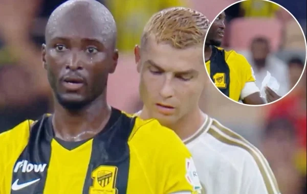 Ronaldu rəqib futbolçuya ötürülən qeydə gizlicə baxarkən görüntülənib - VİDEO
