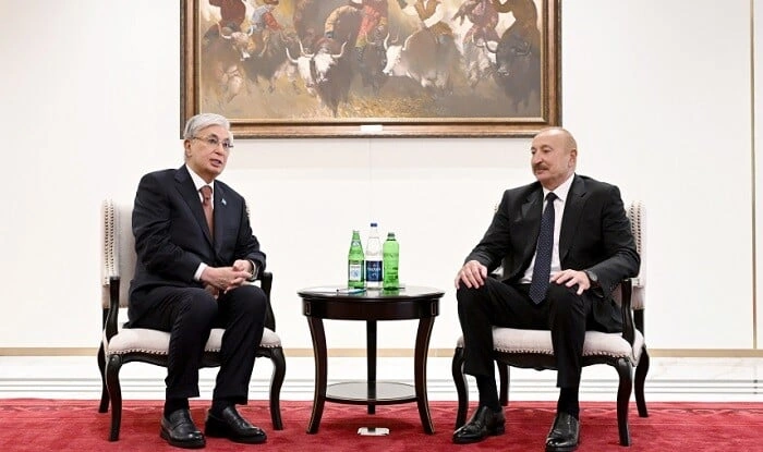 İlham Əliyev Tokayevlə görüşdü - Foto