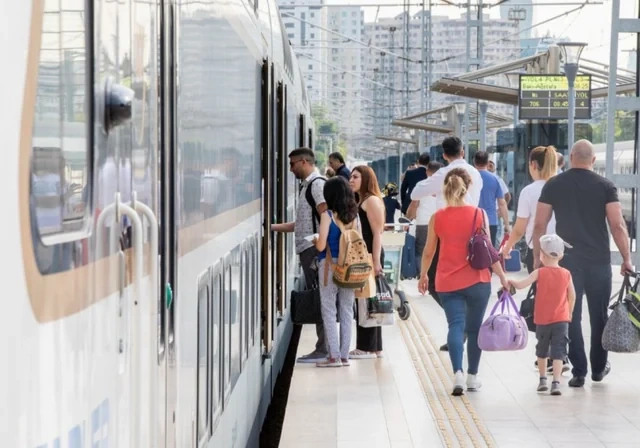 Bakıdan Tbilisiyə yeni qatar reysləri: Qiymətlər düşdü, bəs sıxlıq azalacaq? - Foto