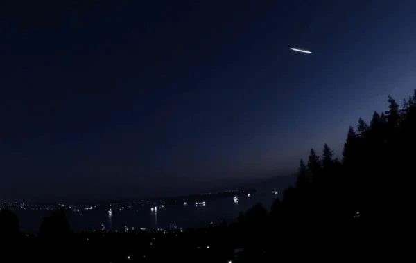 Səmada görünən parlaq meteor kanadalıları qorxudub - VİDEO