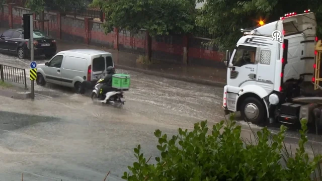 İstanbul küçələrində sel: Həyat iflic oldu - FOTO