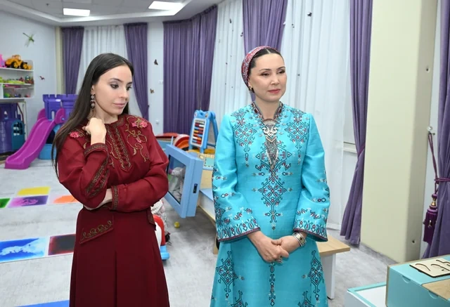 Leyla Əliyeva Arkadağ şəhərində Uşaq Sağlamlığı və Reabilitasiya Mərkəzinin fəaliyyəti ilə tanış olub - Foto