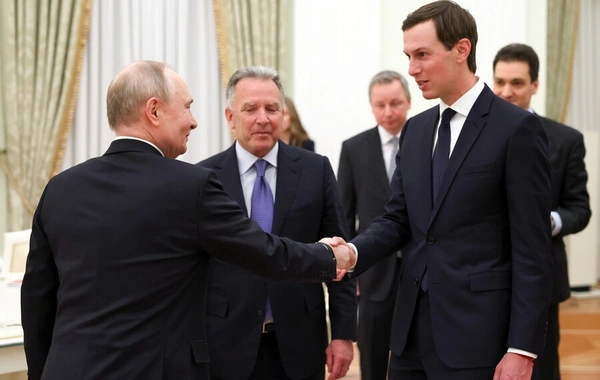 Trampın kürəkənindən qəribə addım: Putinlə görüşə qırmızı sap və "ağıllı" üzüklə gəlib