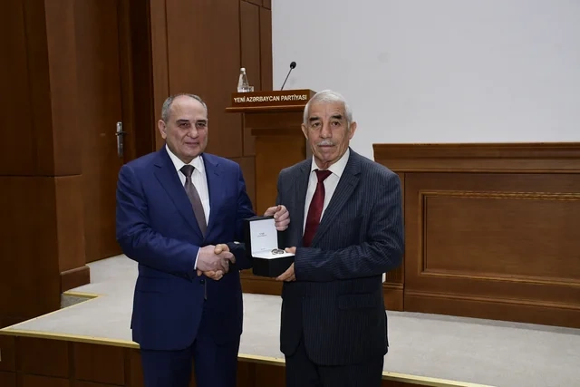 YAP-da NÖVBƏTİ İCLAS: Bir neçə rayon təşkilatının sədri dəyişdi - FOTO