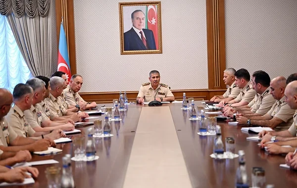 Müdafiə naziri hərbi attaşelərlə görüşüb - FOTO