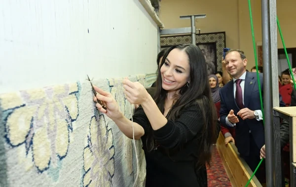 "Azərxalça" ASC-nin Şuşa məscidi üçün hazırladığı növbəti xalçalarının kəsim mərasimi keçirilib