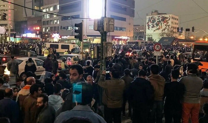 İranda son 48 saatda 2 mindən çox etirazçı öldürülüb