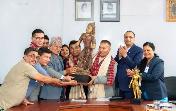 ABŞ Nepaldan oğurlanmış qədim artefaktları geri qaytardı - FOTO