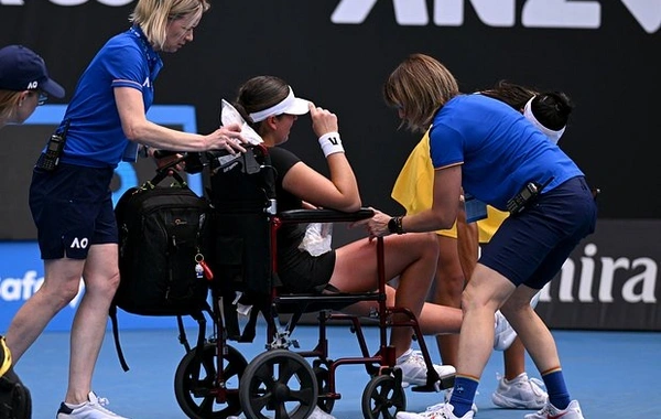 Kanadalı tennisçi Avstraliya Açıq Çempionatında əlil arabasında kortdan çıxarılıb