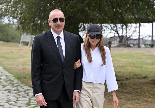 Prezident və birinci xanım Şamaxıda məşhur ziyarətgahda - FOTO