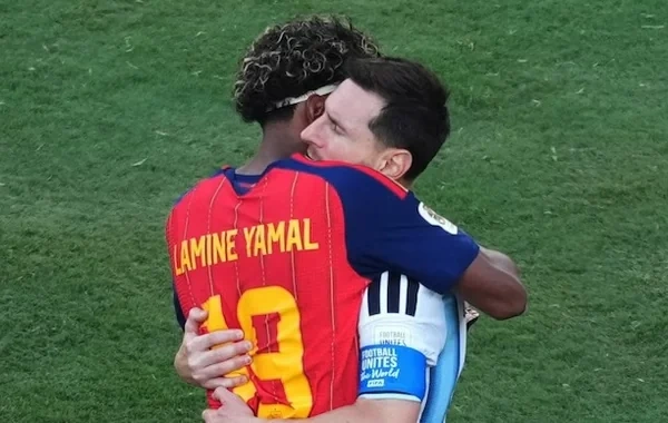Finaldan sonra diqqətçəkən an: Messi Lamin Yamala sarıldı