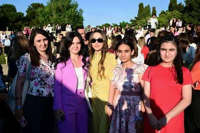 Leyla Əliyeva və Alyona Əliyeva Xeyirxahlıq Festivalında iştirak ediblər - FOTO